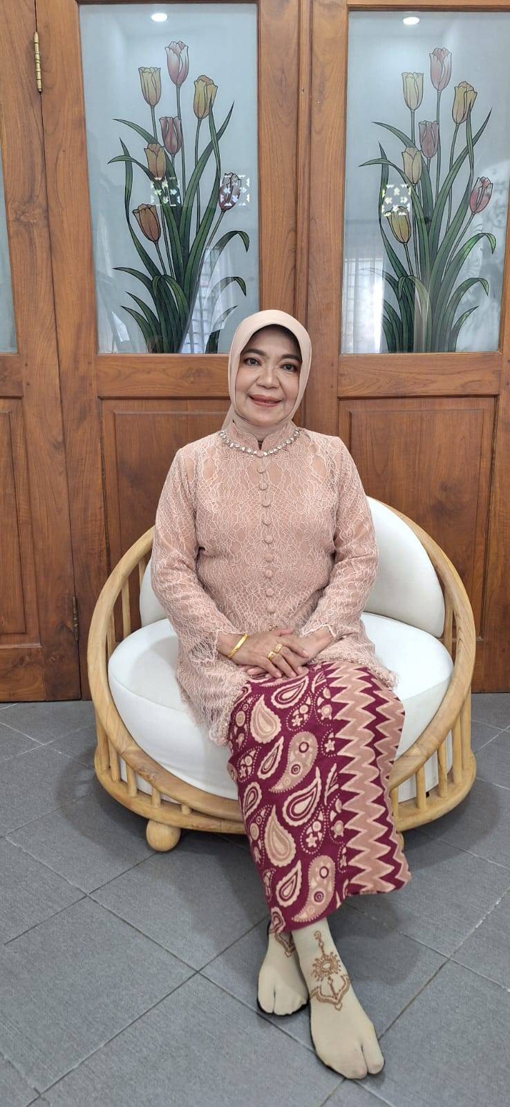 Sosok Perempuan Inspiratif: Prof. Dra. Munawaroh, M.Kes dan Kepemimpinan yang Menggerakkan Perubahan